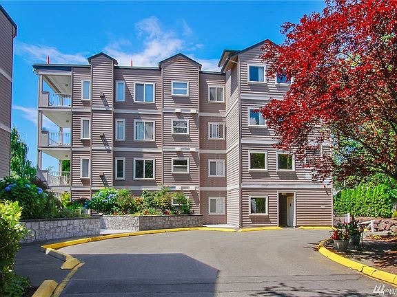 3rd image of 6125 NE 175th St APT M403