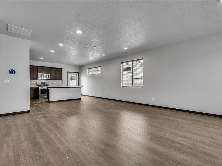 2905 N Corvus St — Photo 6