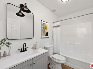 8620 S Main St, Los Angeles, CA 90003