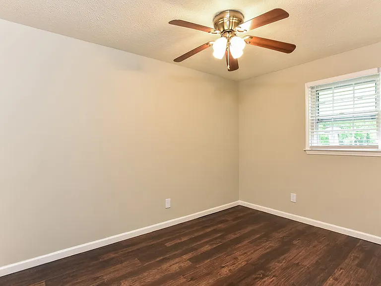 1135 SE Broad St — Photo 13