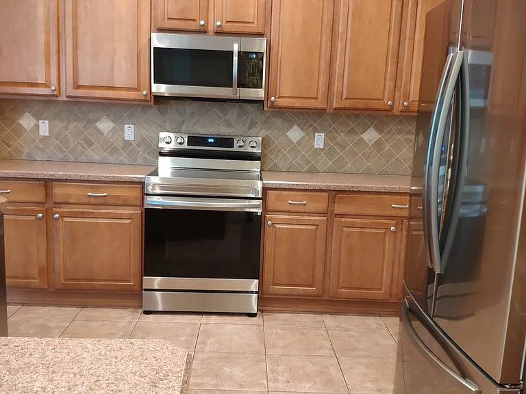 87 Patric Dr — Photo 6