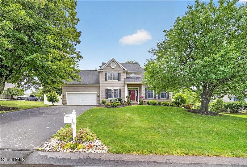 3rd image of 13 Bergen Woods Drive
