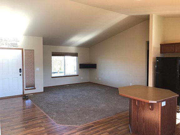 4th image of 2568 3rd St NE