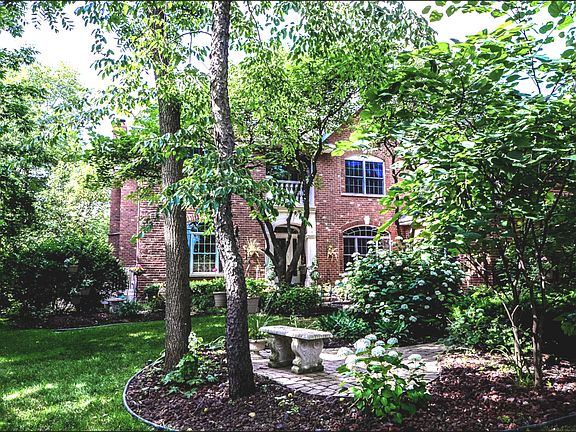 2nd image of 203 Canterbury Ct