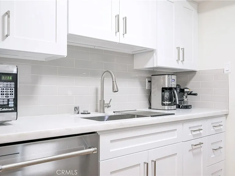 4425 Whitsett Ave — Photo 19