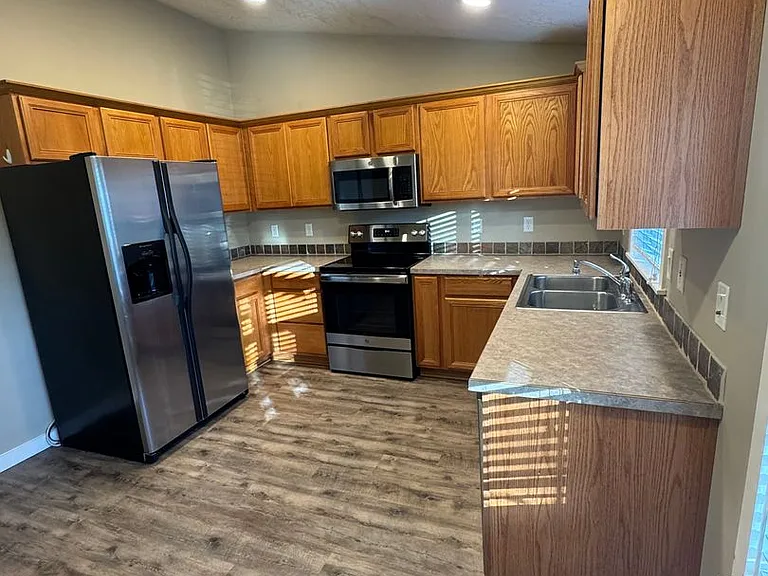 735 Trinity St NE — Photo 4