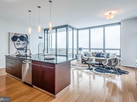 3rd image of 2101 Market St Unit 4001