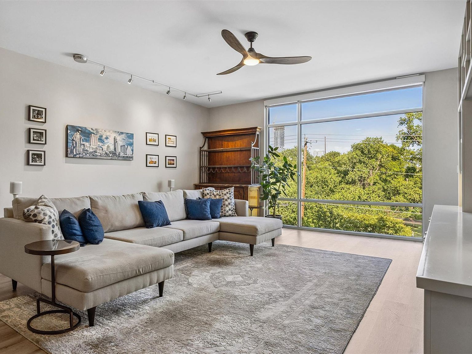 210 Lee Barton Dr UNIT 301