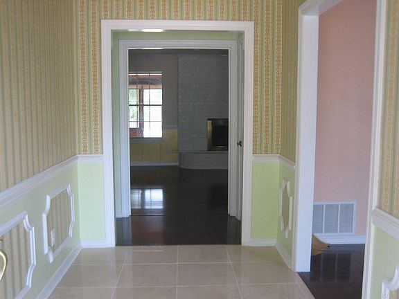 5th image of 6720 Bunker Hill Cir