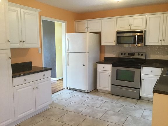 3rd image of 3631 Woodcock Dr