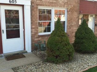 605 Hickory Cir, Canonsburg, PA
