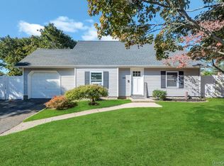 382 Boyle Rd, Selden, NY 11784