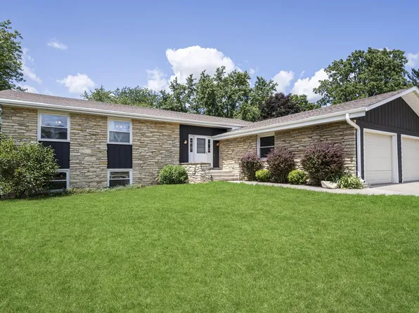 595 Court DRIVE, Hartford, WI 53027