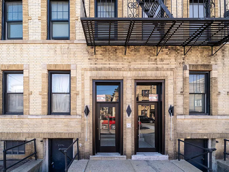 27 Corbin Ave #6 — Photo 16