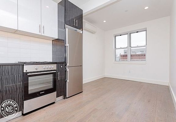 2nd image of 824 Saint Johns Pl #5W
