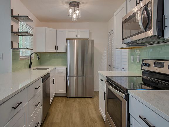 Staineless Kitchen With Quartz Countertops