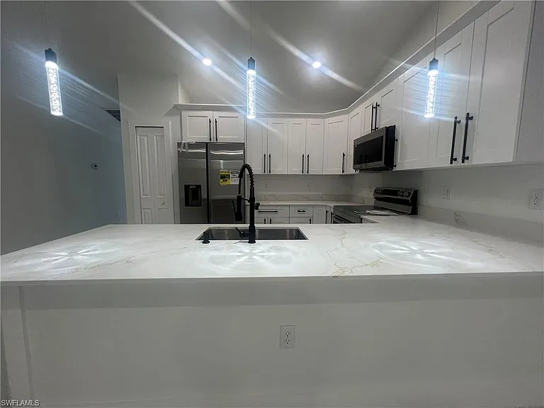 2403 Dogwood Ave N — Photo 4