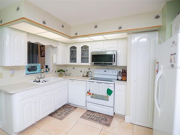 2nd image of 111 Cuautla Way Unit 5