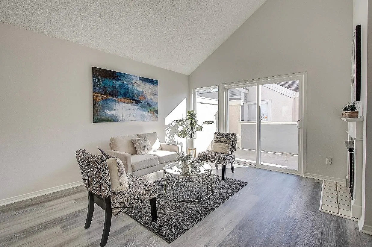 2 bed, 858 sqft, $2,750 — Photo 3