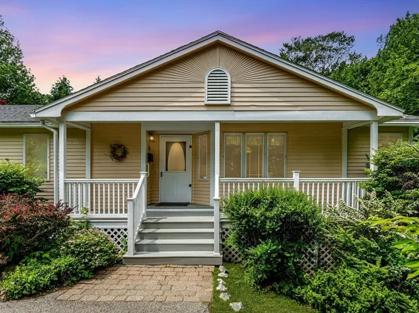 54 Arlington St, Amesbury, MA 01913