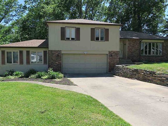 3rd image of 1526 E Clairmont Pl