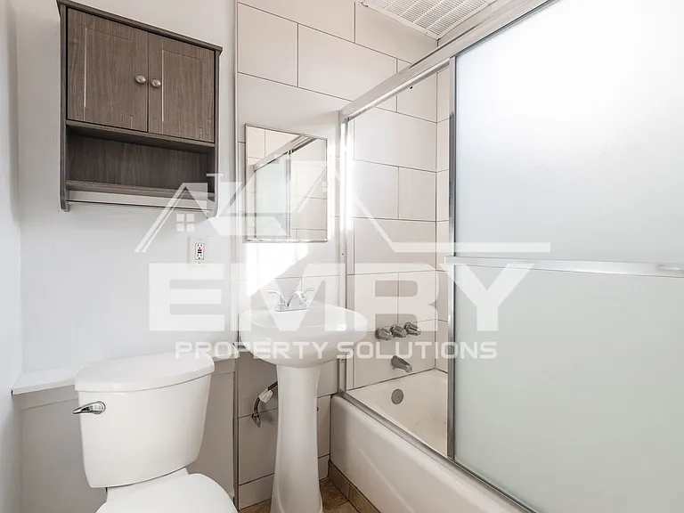2534 Hill St — Photo 11