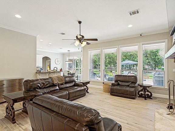 4th image of 207 Overton Ridge Cir