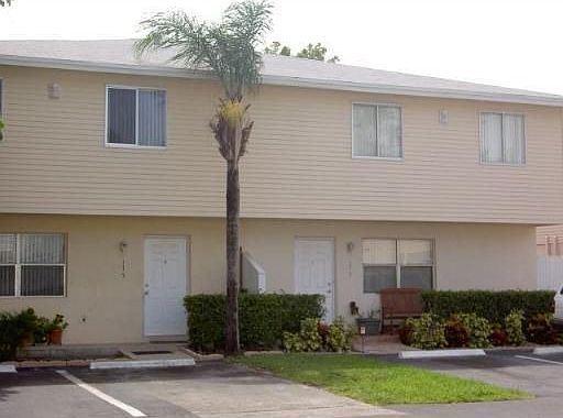 2nd image of 5 NE 12th Ave #5