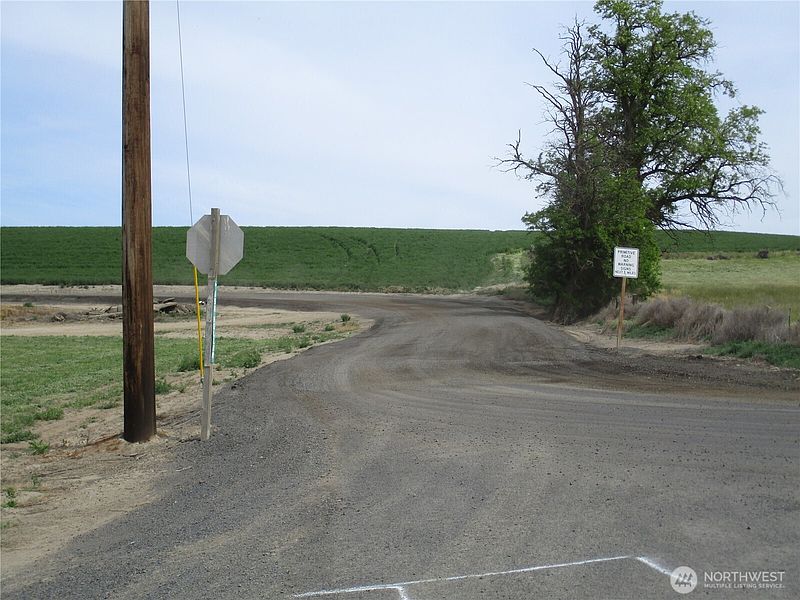 5th image of 1351 Cummins Road