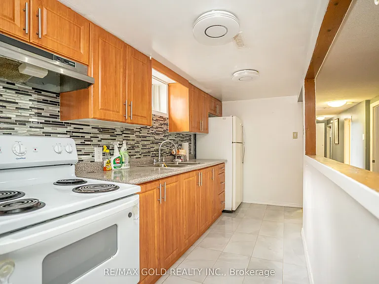 24 Bingham Rd — Photo 8
