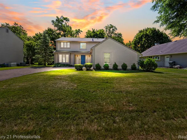 1872 Flemington Dr, Troy, MI 48098