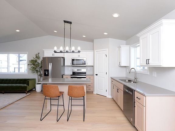 5th image of 1257 Marlys Dr W