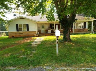 2045 Reagan Rd, Byrdstown, TN 38549