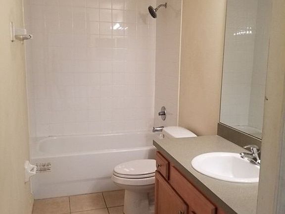 3rd image of 824 Holmes Ave