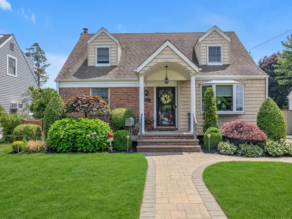 2163 Spruce Street, Wantagh, NY 11793