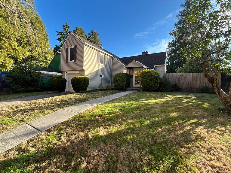 5824 NE 35th Ave — Photo 1