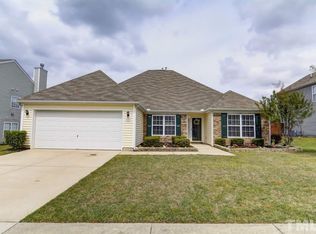 734 Willow Bay Dr, Fuquay Varina, NC 27526