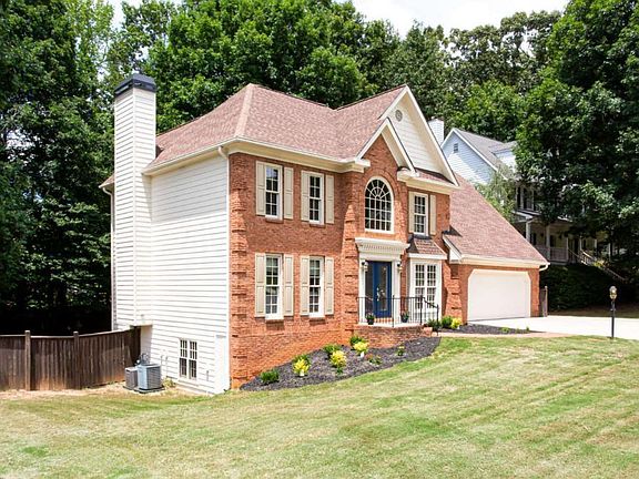 3rd image of 1405 Holly Lake Cir