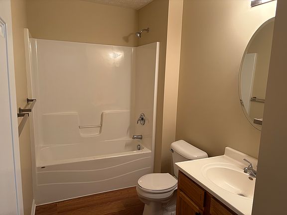 5th image of 722 W Main St APT 2