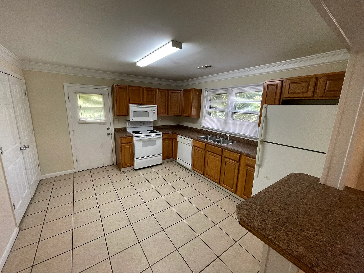 3 bed, 1156 sqft, $1,550 — Photo 3