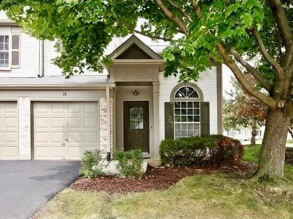38 Crab Tree Dr, Westmont, IL 60559