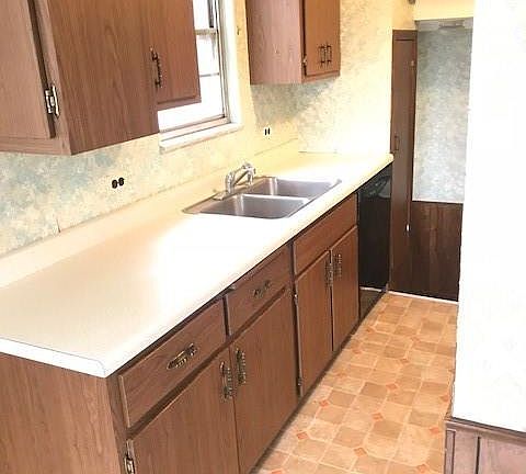 3rd image of 5665 W 220th St