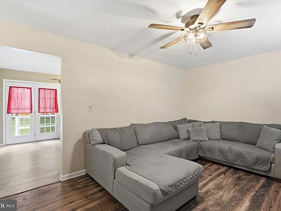 5th image of 109 Thoreau Dr