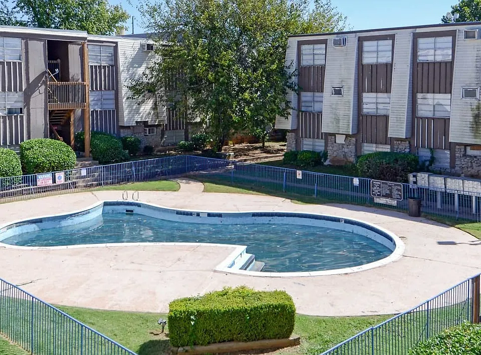 Las Brisas Apartments