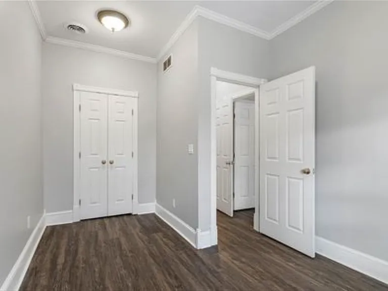 810 W Truman Rd — Photo 3