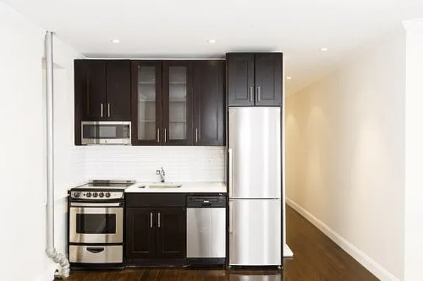 Rented by Icon Realty Management | media 22