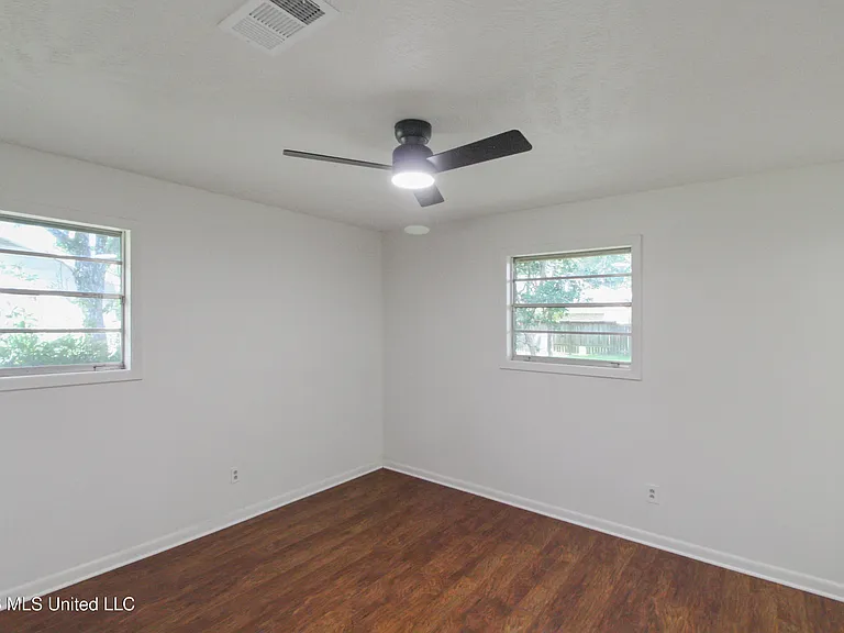 215 E Boyd St — Photo 13