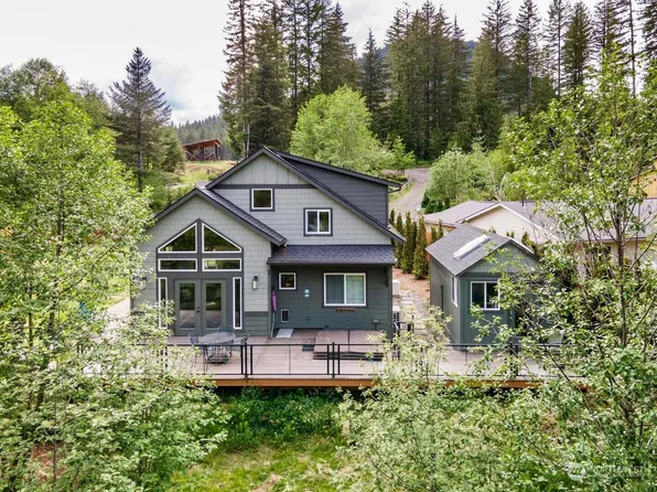 232 Edgewater Drive, Carson, WA 98610