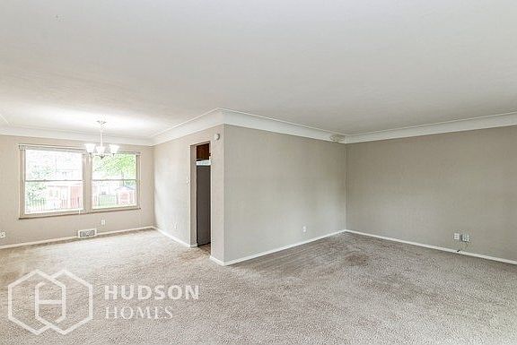 4th image of 1009 Blue Ridge Dr