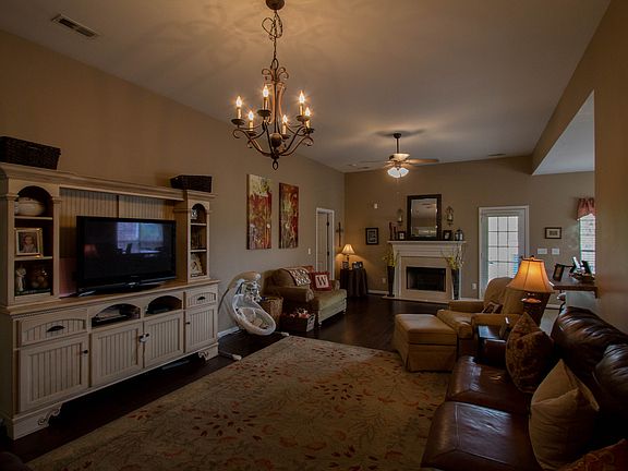 2nd image of 968 Castlemaine Ct